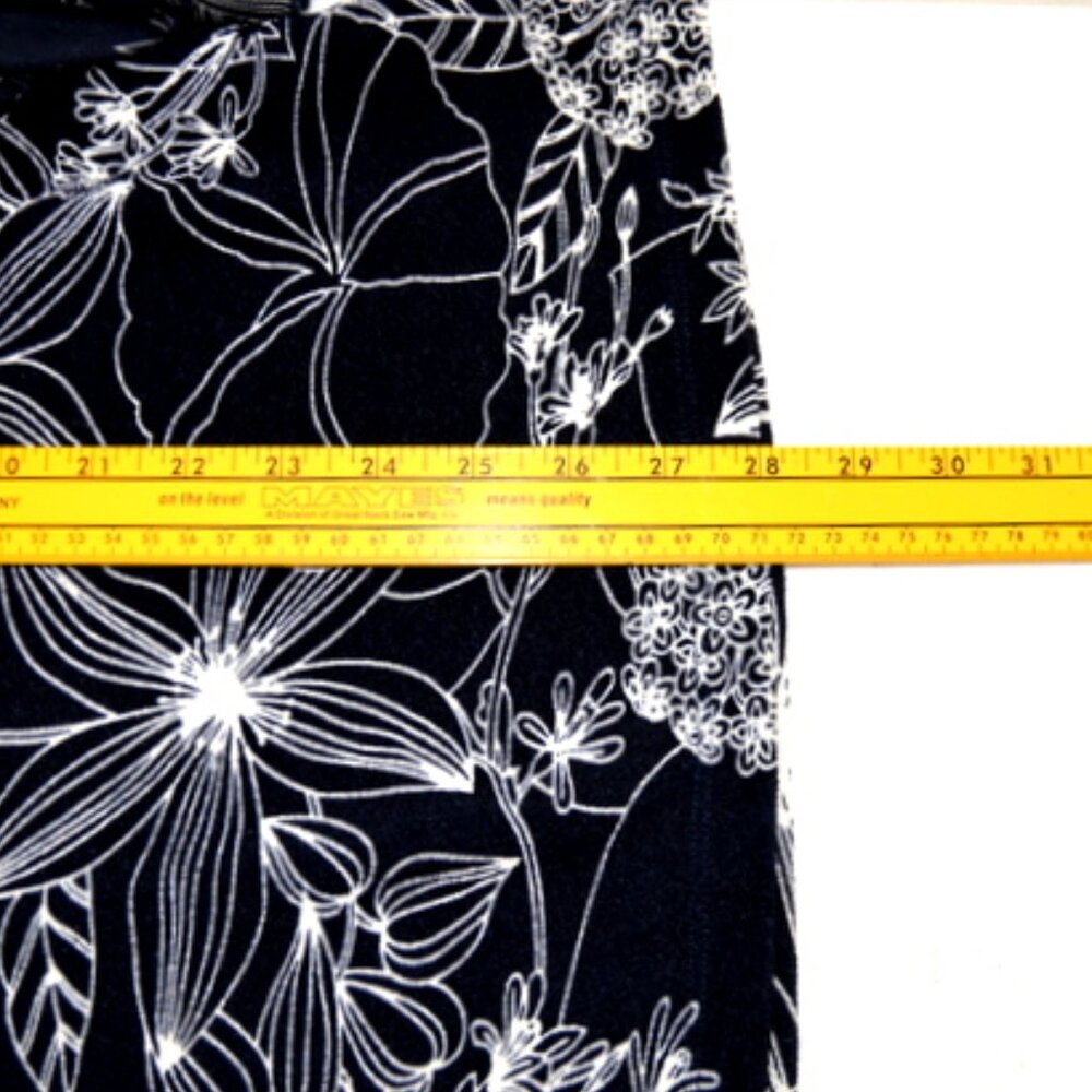 Impressions Women's Black Floral V-Neck 3/4 Sleeve Top – Size: 1X - Picture 7 of 10